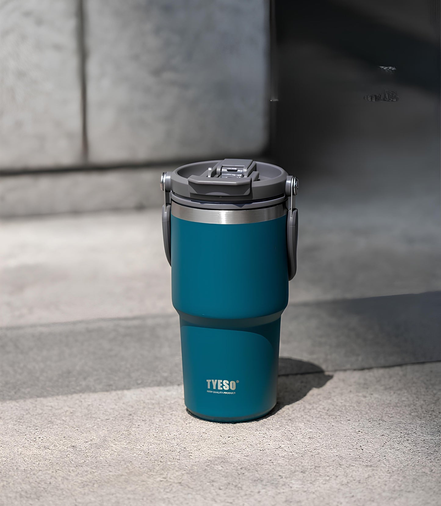 TYESO High-Capacity Travel Tumbler with Folding Handle