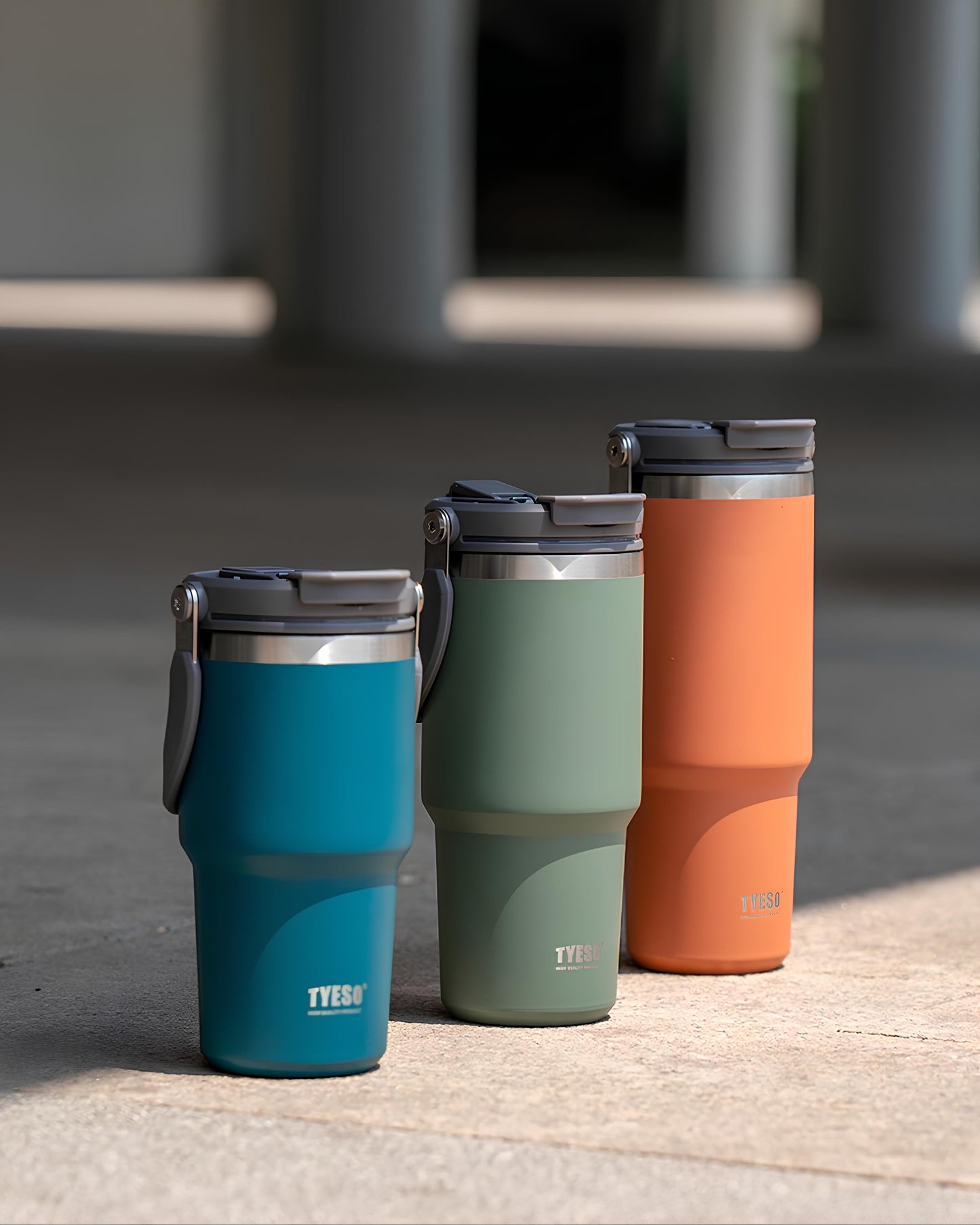 TYESO High-Capacity Travel Tumbler with Folding Handle