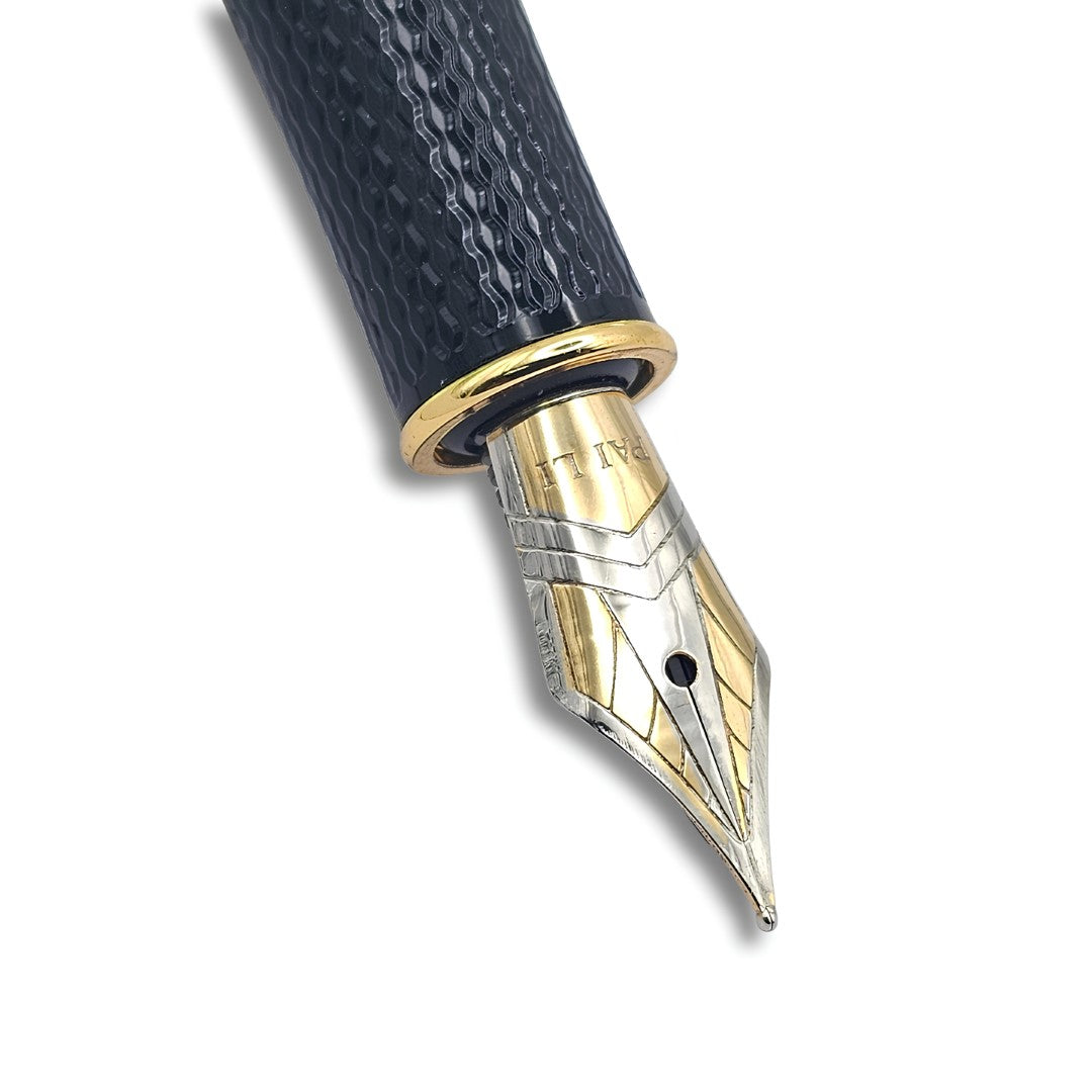 Premium Gunmetal Grid Fountain Pen – Tactile Engraved Barrel, Ergonomic Textured Grip, Two-Tone Precision Nib with Gold Accents