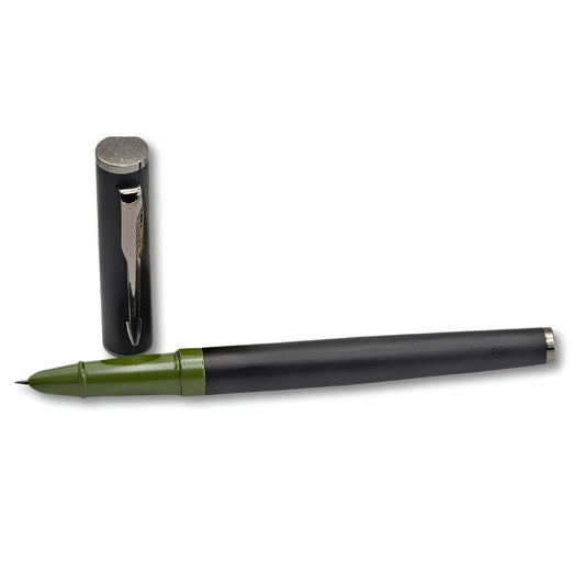 PAILI Minimalist Matte Black Fountain Pen – Ergonomic Colored Grip, Precision Hooded Nib, Classic Silver Arrow Clip