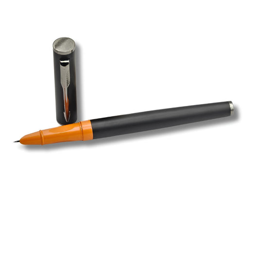 Minimalist Matte Black Fountain Pen – Ergonomic Colored Grip, Precision Hooded Nib, Classic Silver Arrow Clip